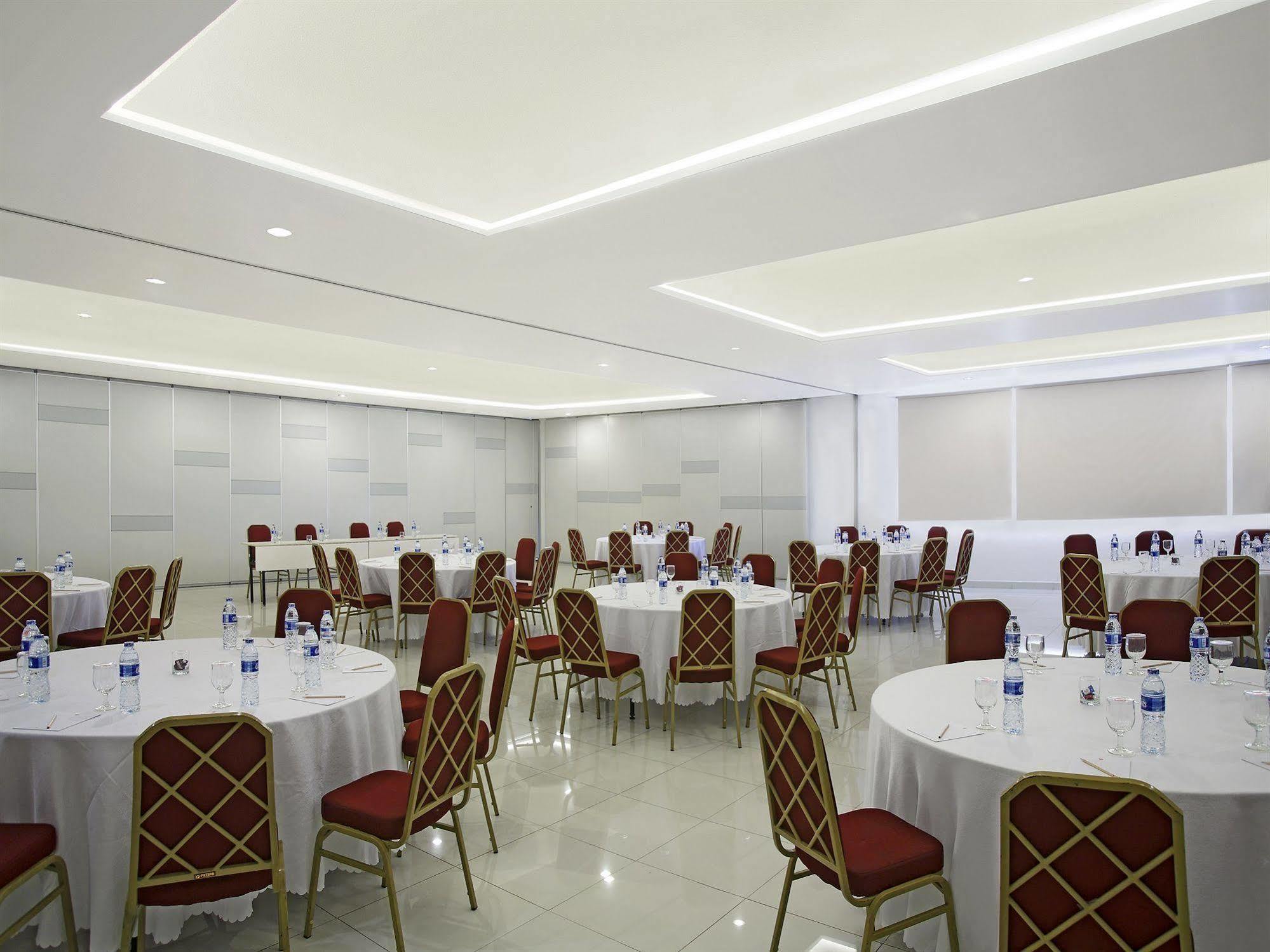 Amaris Hotel Mangga Dua Square Jacarta Exterior foto