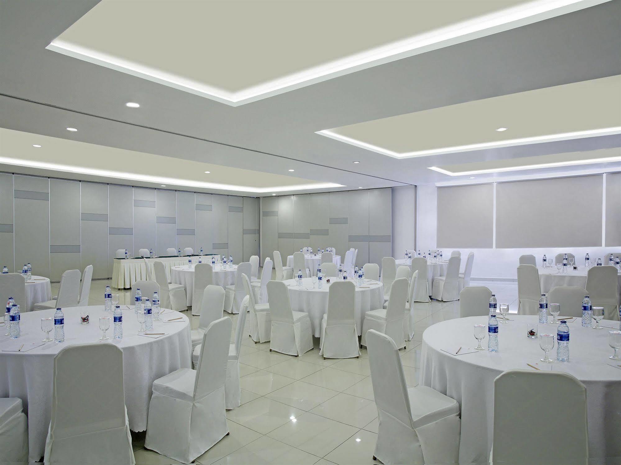 Amaris Hotel Mangga Dua Square Jacarta Exterior foto